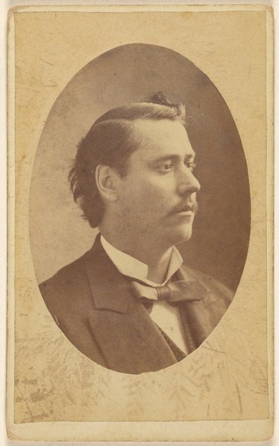 [Homme non identifié de profil 3/4, en style quasi-ovale]. - Elliott and Fry