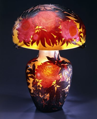 Lampe de table en verre doublement superposé et gravé - Emile Galle