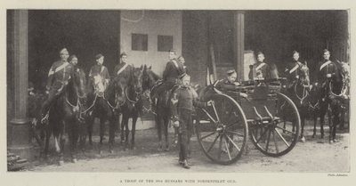 Une troupe du 10e hussards avec un canon Nordenfeldt - English Photographer