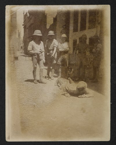 Un prisonnier sous garde armée au jardin de Ram Bagh, des Vues d