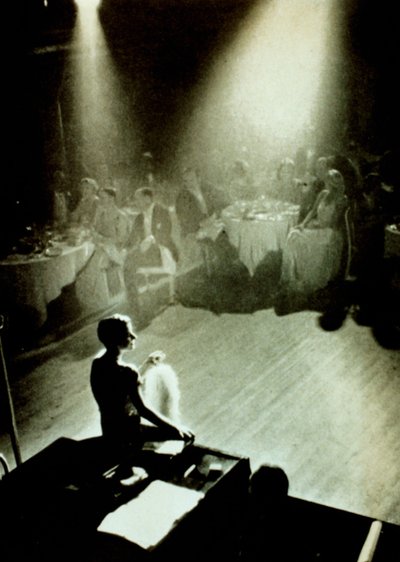 Beatrice Lillie, une artiste de revue des années 1920 sous les projecteurs au Café de Paris - English Photographer