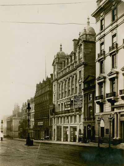 Carlton House, construit sur le site de la chapelle St Philips, Regent Street, Londres, en 1904 - English Photographer