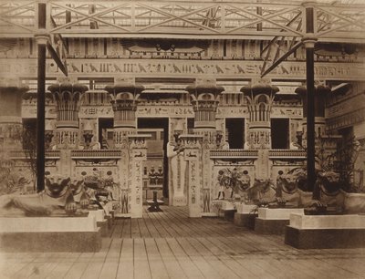 Entrée de la cour égyptienne - English Photographer