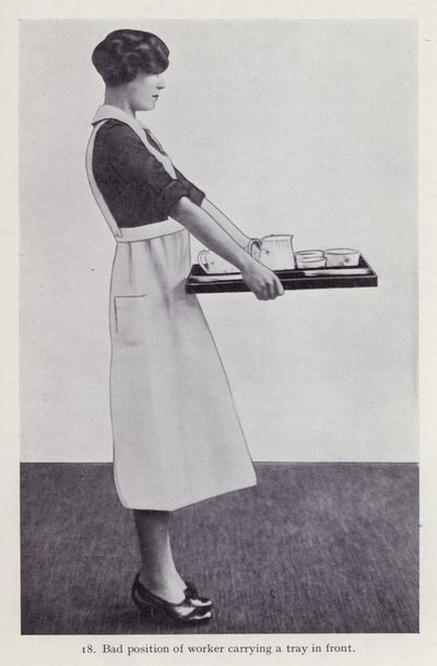 Illustration pour la posture dans les travaux ménagers (photo n/b) - English Photographer