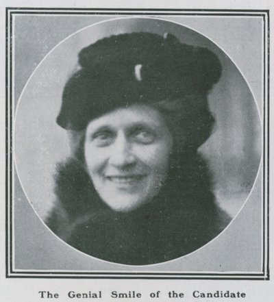 Lady Nancy Astor : Le sourire chaleureux de la candidate - English Photographer