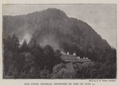 Mar Lodge, Braemar, détruit par un incendie le 14 juin - English Photographer