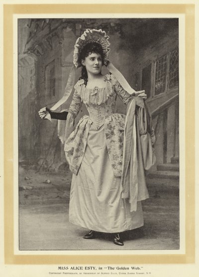 Miss Alice Esty, dans The Golden Web - English Photographer