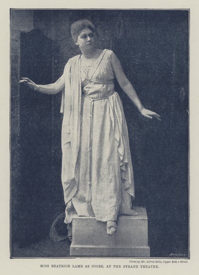 Mlle Beatrice Lamb comme Niobe, au Strand Theatre - English Photographer