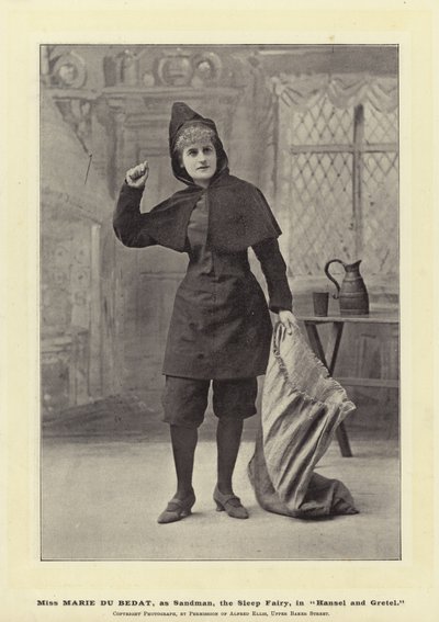 Mlle Marie Du Bedat, en Marchand de sable, la fée du sommeil, dans Hansel et Gretel - English Photographer