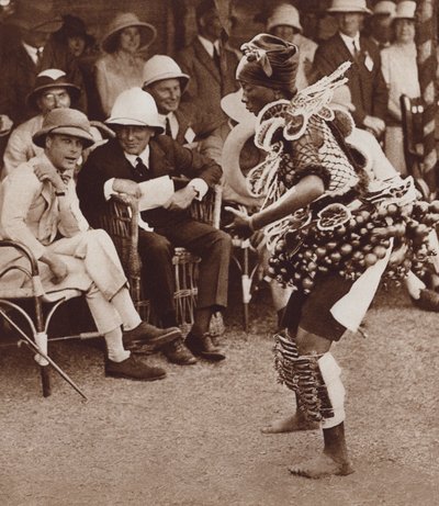 Beauté indigène à Freetown, Sierra Leone, dansant devant le futur roi Édouard VIII - English Photographer