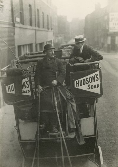 Omnibus et conducteur - English Photographer