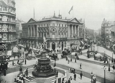 Piccadilly Circus, montrant la fontaine commémorative Shaftesbury et le London Pavilion - English Photographer