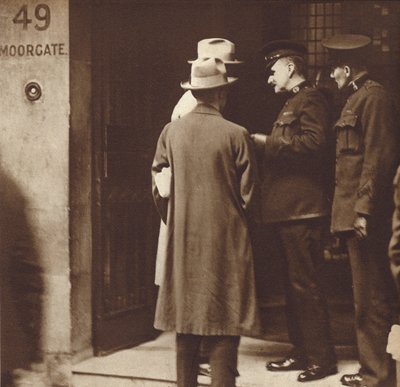 Descente de police dans les bureaux de la Soviet Trading Company (Arcos), 49 Moorgate, Londres, mai 1927 (photo n/b) - English Photographer