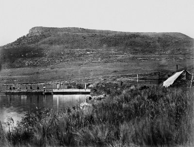 Poste à Rorkes Drift avec Signal Hill au loin, 1879 - English Photographer