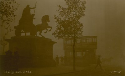 Carte postale avec une image de Londres dans le brouillard - English Photographer
