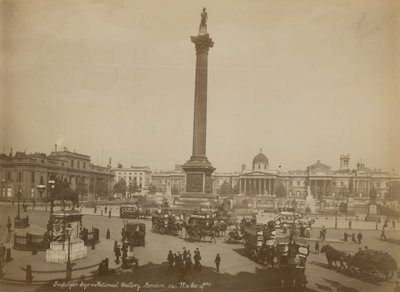 Carte postale avec une image de Trafalgar Square - English Photographer