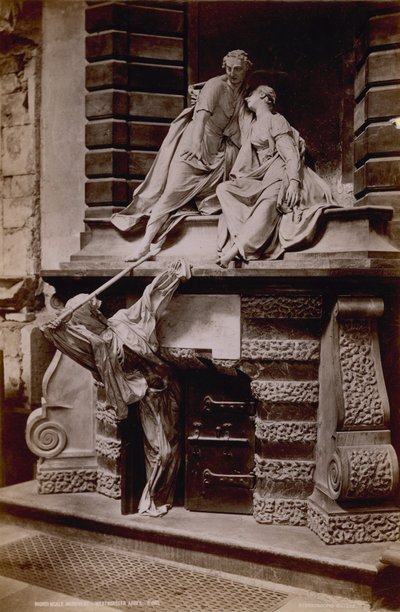 Carte postale avec une image du monument à Lady Elizabeth Nightingale - English Photographer