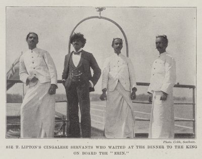 Les serviteurs cinghalais de Sir T Lipton qui ont servi au dîner du roi à bord de l