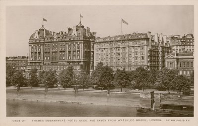 Thames Embankment Hôtel Cecil et Savoy depuis le pont de Waterloo, Londres - English Photographer