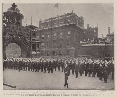 Le contingent canadien pour le couronnement célébrant la fête du Dominion à Londres, les troupes à l