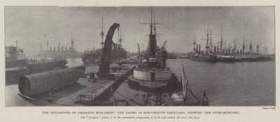 Le déclassement des navires de guerre obsolètes, les bassins du chantier naval de Portsmouth, montrant la surpopulation - English Photographer