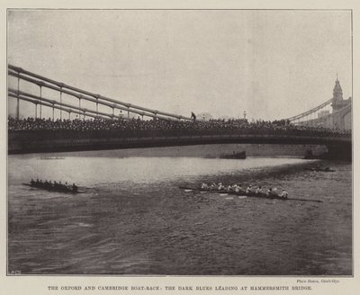 La course de bateaux Oxford et Cambridge, les Dark Blues en tête au pont de Hammersmith - English Photographer
