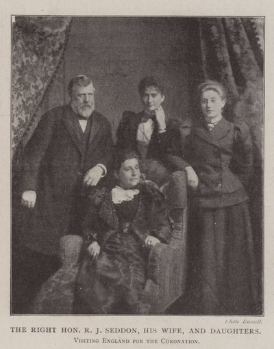 Le très honorable R. J. Seddon, sa femme et ses filles, en visite en Angleterre pour le couronnement - English Photographer