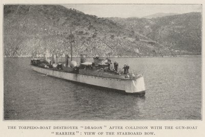 Le destroyer de torpilles Dragon après une collision avec le canonnière Harrier, vue de l