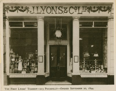 Le premier salon de thé Lyons - English Photographer