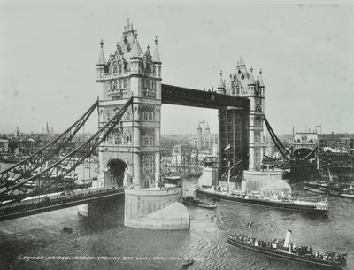 Pont de la Tour le jour de son ouverture, 1894 - English Photographer
