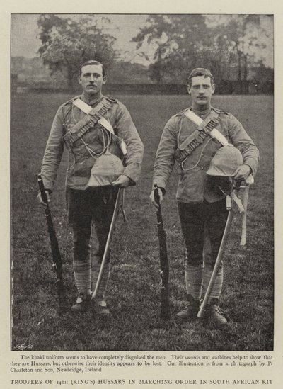 Cavaliers du 14e (Roi) Hussards en ordre de marche en tenue sud-africaine - English Photographer