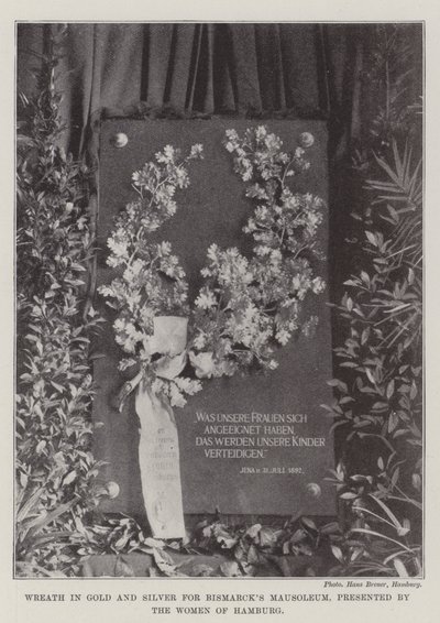 Couronne en or et en argent pour le mausolée de Bismarck, présentée par les femmes de Hambourg - English Photographer