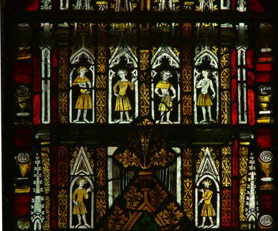 Une fenêtre dans la chapelle de la Vierge représentant des figures sous un dais - English School