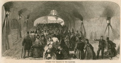 Gare de Charing Cross, Londres : Passage couvert menant au quai - English School