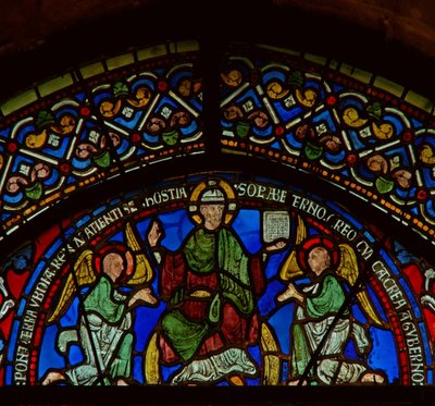 Détail de la fenêtre est de la chapelle de la Trinité représentant le Christ en gloire - English School