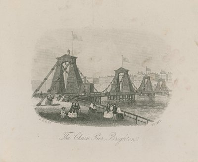 Vue générale des gens sur la jetée à chaînes - English School