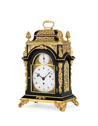 Horloge de table musicale et à sonnerie en ébène montée en or moulu de George III, de petite taille, c.1765 - English School