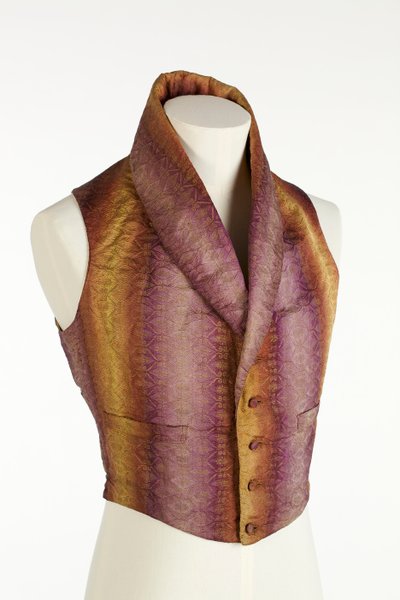 Gilet à col haut avec des rayures verticales tissées dans des couleurs dégradées de violet, bronze et jaune, c.1840 - English School