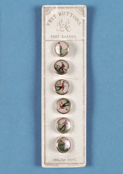 Ensemble de six boutons de gilet sur carte originale avec décorations photographiques de footballeurs - English School