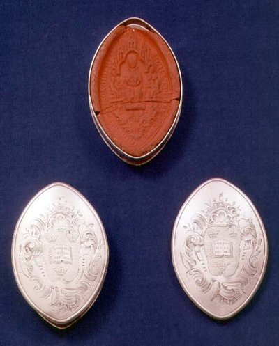 Boîtes Skippet gravées avec des armoiries dans des cartouches rococo, Londres, 1740 - English School