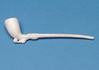 Petite pipe avec tige en forme de jambe et botte de dame - English School