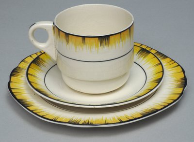 Tasse à thé, soucoupe et assiette par Brexton, vers 1935 - English School