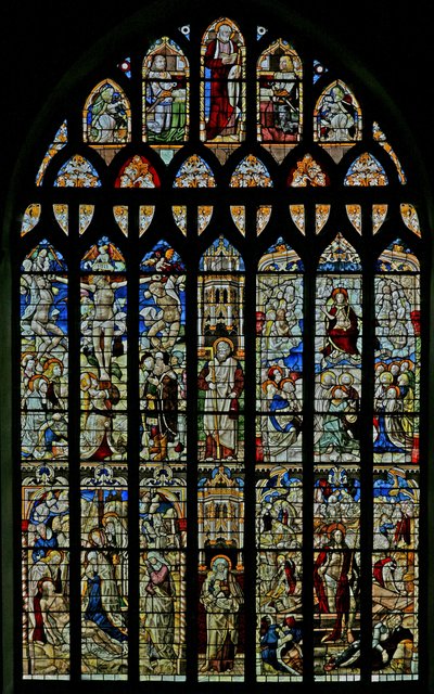 La fenêtre Est (Ew) représentant la Crucifixion, la Déposition, la Résurrection et l