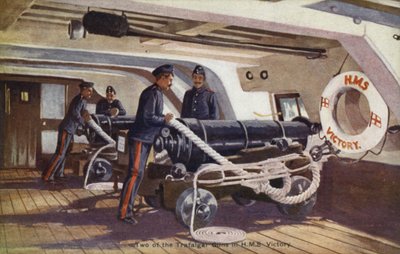Deux des canons de Trafalgar dans le HMS Victory - English School