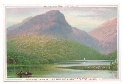 Carte de vœux victorienne du Nouvel An de trois personnes dans une barque sur un lac près de forêts et de montagnes, vers 1880 - English School