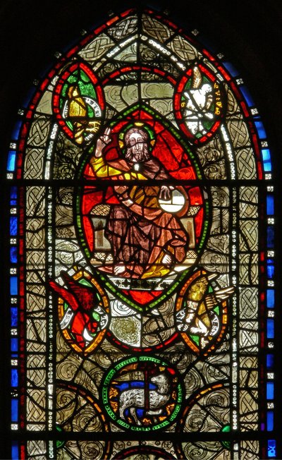 Fenêtre S représentant le Christ en majesté entouré de symboles des évangélistes - English School