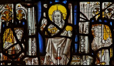 Fenêtre s1 représentant le Christ et deux anges - English School
