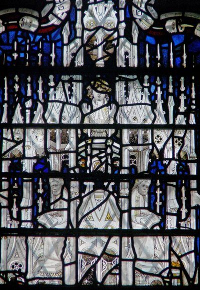 Fenêtre w6 représentant un dais avec des figures - English School