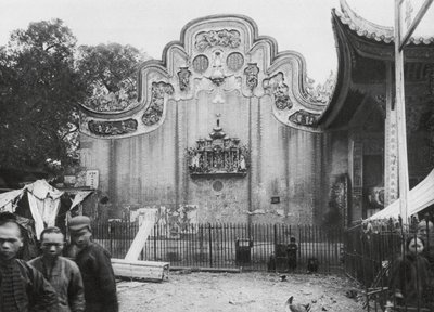 Kuangchou, Kuangtung, Temple du Dieu de la Médecine, Pignon donnant sur la rue - Ernst Boerschmann