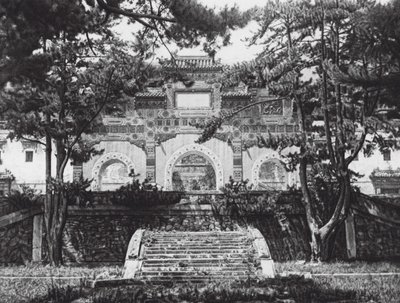 Pékin, Si shan, Tsing i yuan, Chihli, Porte émaillée colorée dans les collines occidentales près de Pékin - Ernst Boerschmann